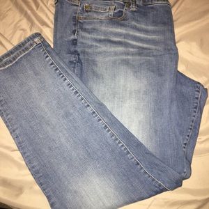 Light distress Boyfriend cut jeans